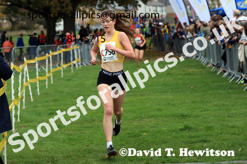 Womens Under-17s relay, 2025 Northern Cross Country Relays, Graves Park, Sheffield. Photo: David T. Hewitson/Sports for All Pics